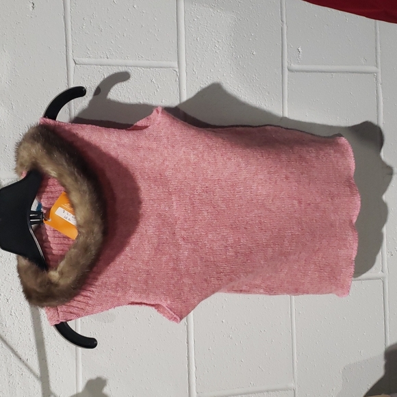 Sleeveless top with Faux fur - Picture 4 of 4